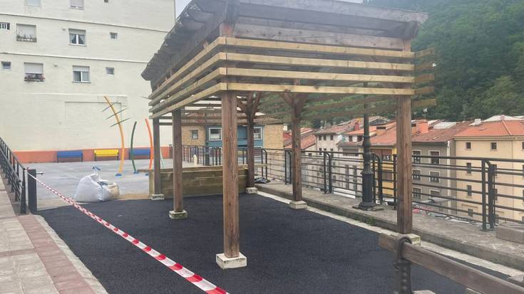 Ur-txorroten parkean egokitzapenak egiten ari dira asteon, zapatuan zabaltzeko prest izan dadin