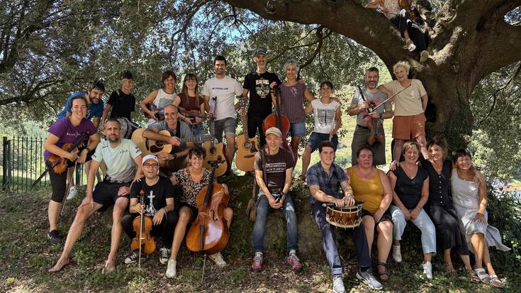 Folk Hotsak emanaldiak herri musika eta dantza uztartuko ditu domekan