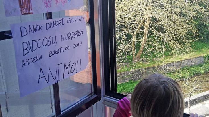 Gaur, zapatua, umeak txaloz omentzera deitu du Atxutxiamaikak ere