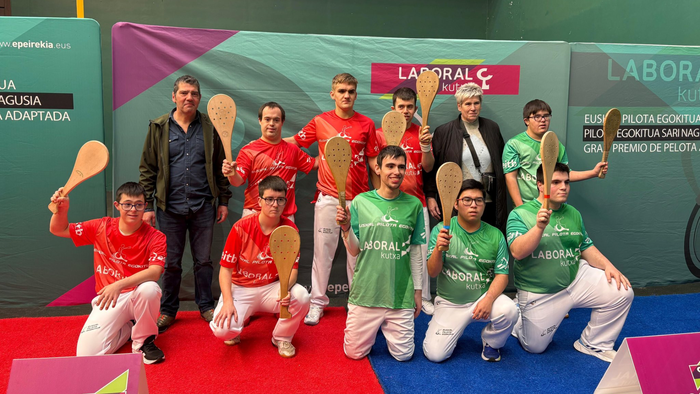 Mallabian estreinatu da Euskal Pilota Egokituaren Zirkuitua