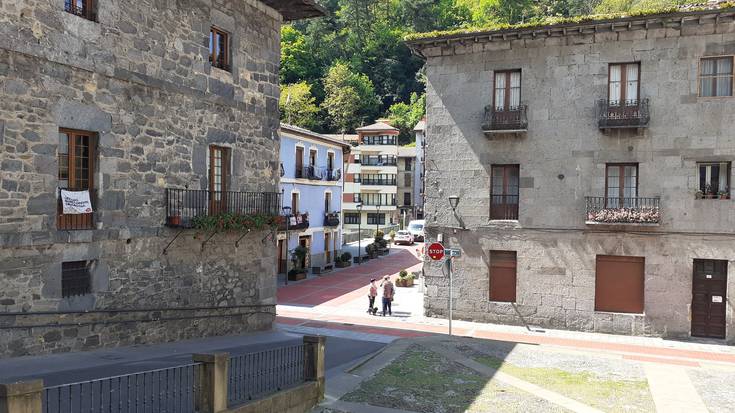 Berriro ere gora