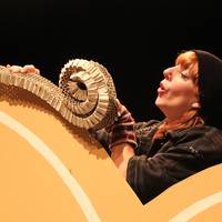 Antzezlana: Hodei guztien gainetik