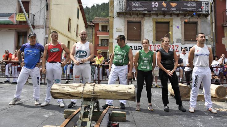 Harri-jasotze, txinga, ingude, aizkora eta Iparraldeko jokoen ikuskizunaz gozatu dute herri-kirolen zaleek