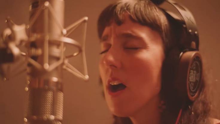 Maracumbé taldeak ‘Primavera’ kanta aurkeztu du Nerea Mendia plazentziatarraren ahotsean