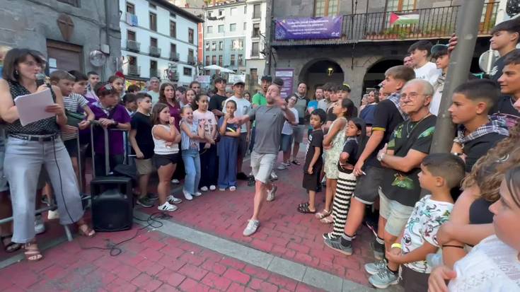 Iñigo Larizek irabazi du Soraluzeko azeituna hezurren jaurtiketa