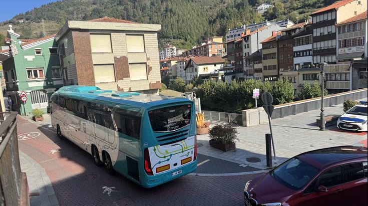 Biharko deitutako grebak eta lanuzteek eragina izango dute garraio publikoan