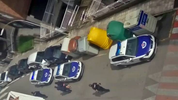 Gizonezko bat atxilotu zuten zapatuan Urazandin etxeko indarkeria leporatuta, baina operazioa "gehiegizkoa" izan zela salatu du familiak