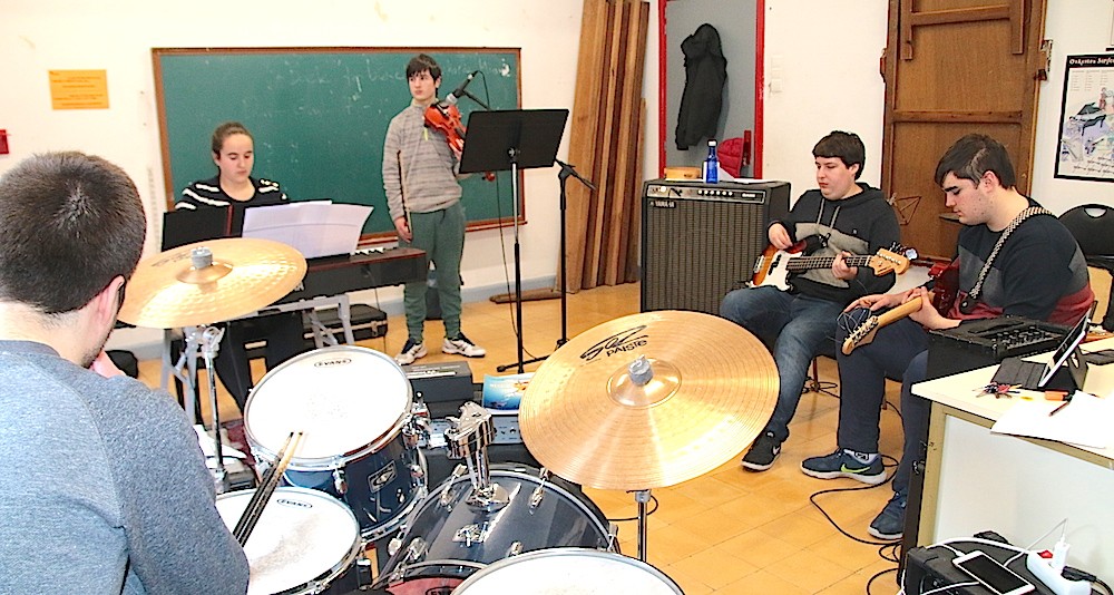 Guztia gertu Debagoieneko eta Soraluzeko Musika Eskolen kontzerturako
