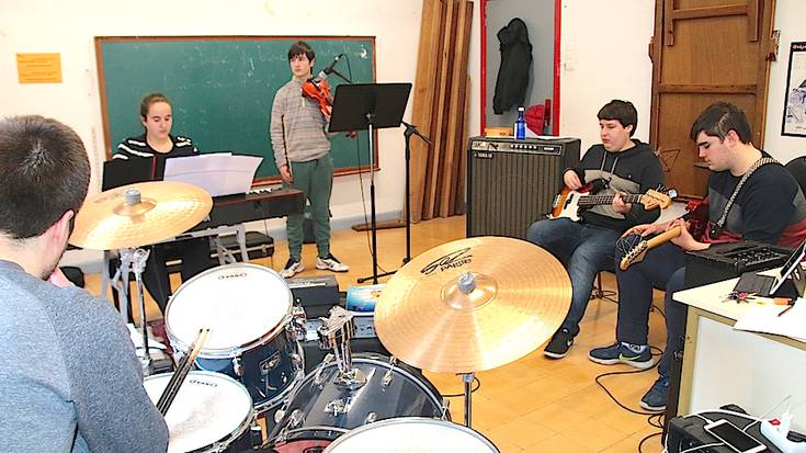 Guztia gertu Debagoieneko eta Soraluzeko Musika Eskolen kontzerturako