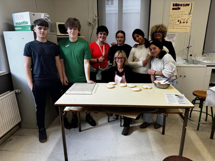 Sanblas gozo-gozoak egin dituzte institutuan