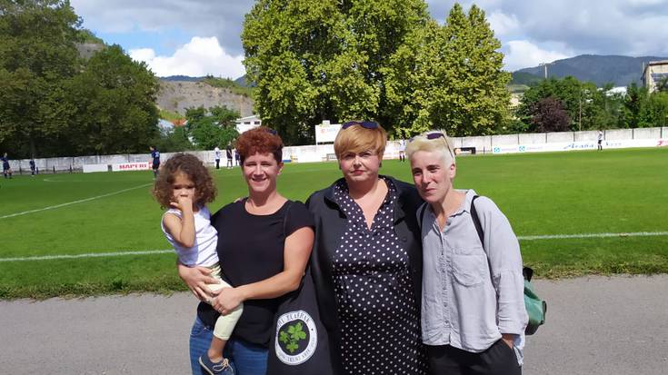 Futbolean bidea zabaldu zuten neskei aitortza