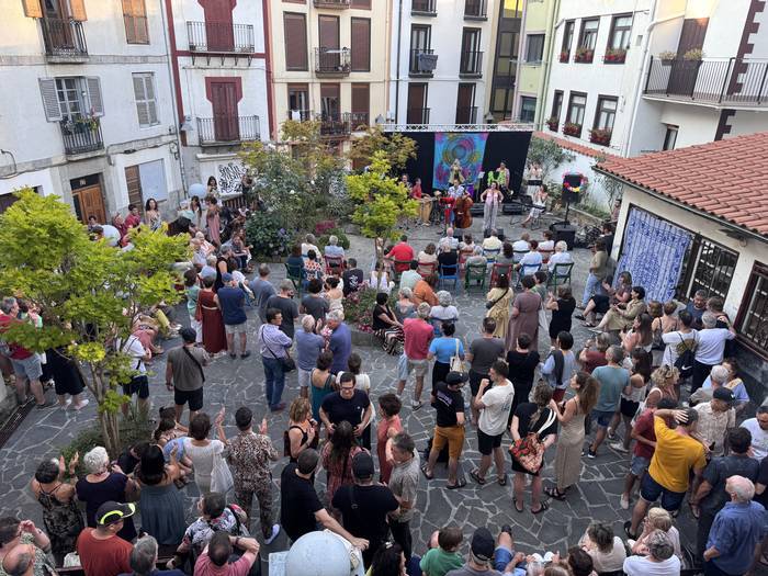 Debako Zuhatza eta Kultur Elkarteak dinamizatzailea kontratatzeko lan-deialdi bateratua zabaldu dute