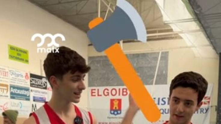 Elgoibar saskibaloi taldeko mutilak Matx desafioaren galdetegi azkarrean