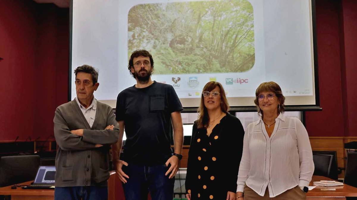 Labar-artea aurkitu dute Mendaroko Santakutz kobazuloan