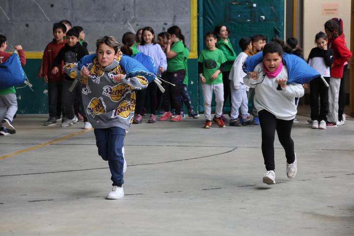 Ikastolako jolastokira aldatu dute lekuz Mendaron biharko antolatutako herri-kirol topaketa