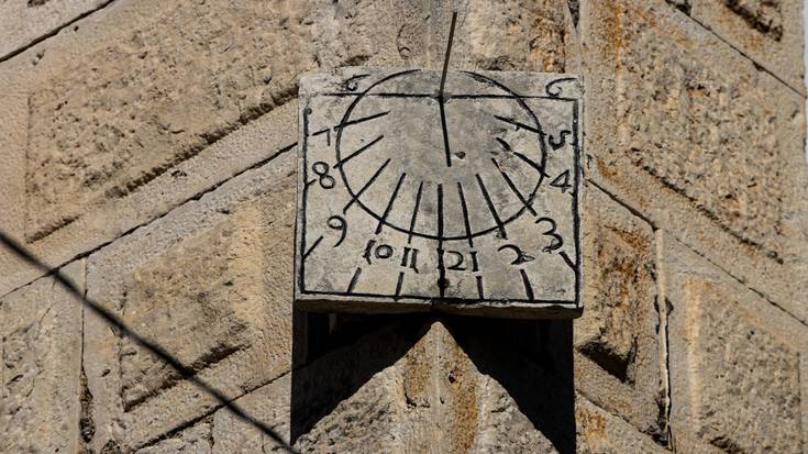 Kanpaien hotsak eta herriko ahotsak isilarazten ari direnei
