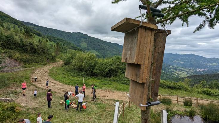 Sargoateko urmaela hesitu eta beste hainbat lan egin dituzte auzolanean