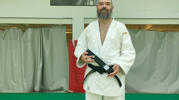 Jon Montiel judokak lehenengo saiakeran eskuratu du hirugarren Dan maila