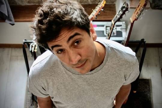 Jurgi Ekizak Deban eskainiko duen kontzerturako bi sarrera bikoitz zozkatuko ditu BARRENAk irakurleen artean