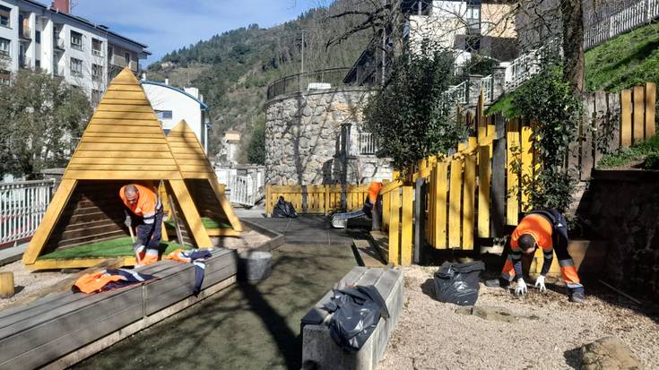 Lanbideren bidez kontratatutako hamabi peoi balioanitzak gaur hasi dira lanean