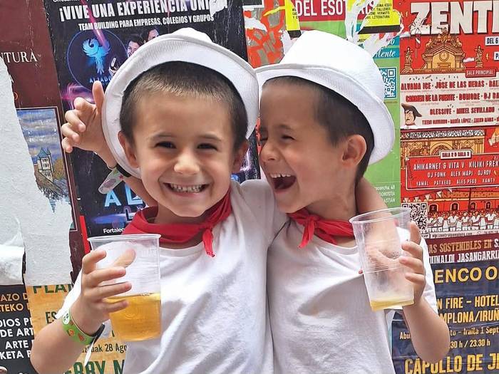 Zorionak, Izei eta Uhaitz