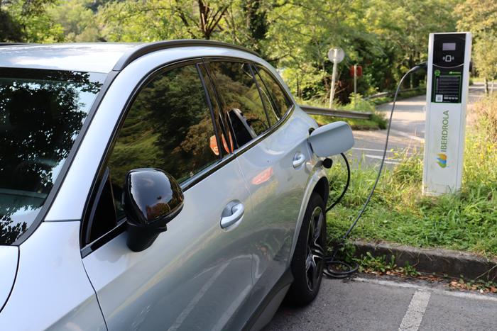 ASTEKO GALDERA: Zein lekutan daude auto elektrikoentzako kargalekuak Debabarrenean?