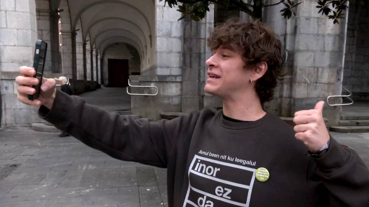 Euskaraz aritzen diren Alex Etxegibel eta Luma Otaño eduki sortzaileak elkarrizketatu ditu eitbk