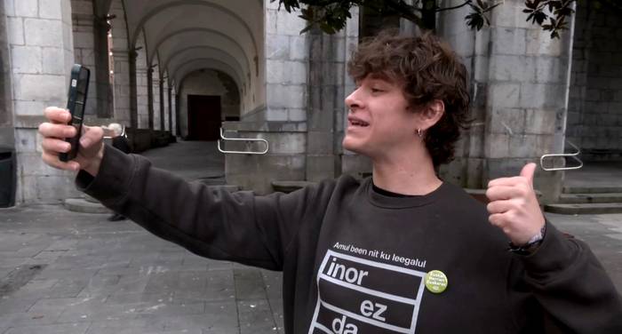 Euskaraz aritzen diren Alex Etxegibel eta Luma Otaño eduki sortzaileak elkarrizketatu ditu eitbk