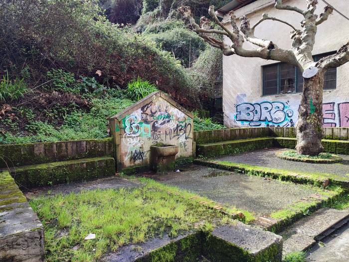 EAJ-PNV Soraluzek iturriak, markesinak eta igogailuak konpontzeko eta garbitzeko eskatu du, mantentze-lan faltagatik