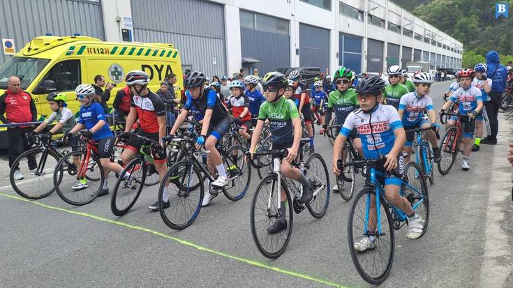 Txirrindularitzaren harrobia sasoi onean dagoen erakusgarri izan ziren Mendaron zapatuan jokatutako lasterketak