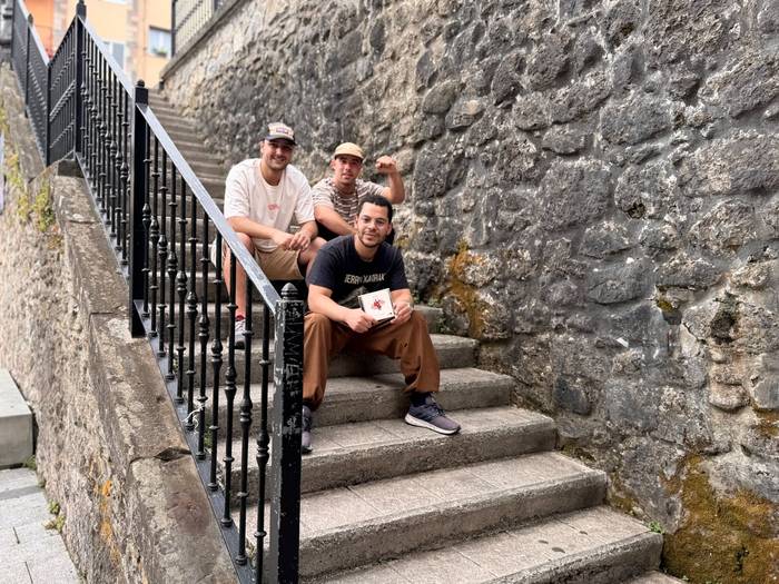 "Rap klasikoaren sustraiak ditu diskoak, baina gure erara moldatuta; gure esentzia du"