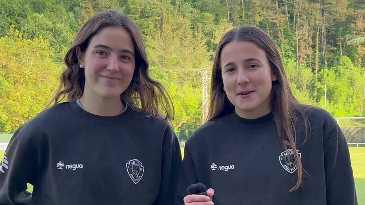 Anaitasuna futbol taldeko neskak galdetegi azkarrean