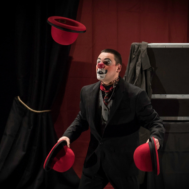 'Ekain-Txou: Hautsak harrotzen' zirku-emanaldia