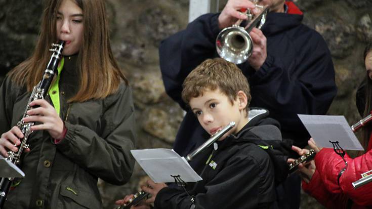Musika eskolakoak kalera atera dira Santa Zezilia eguna ospatzera