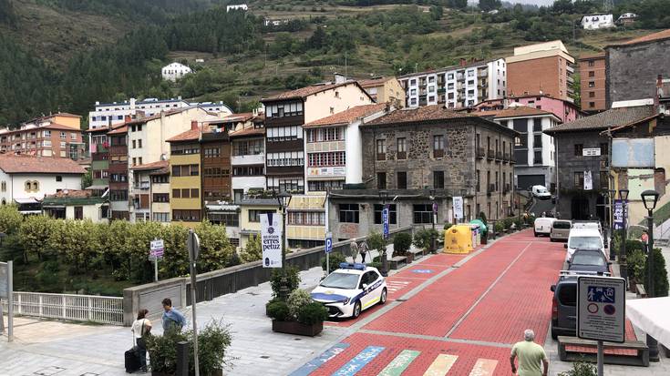 Langabezia gora, baina Eibarren atzetik