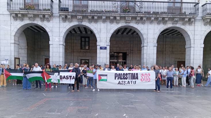 Palestinaren aldeko mobilizazio zaratatsuak egin dituzte