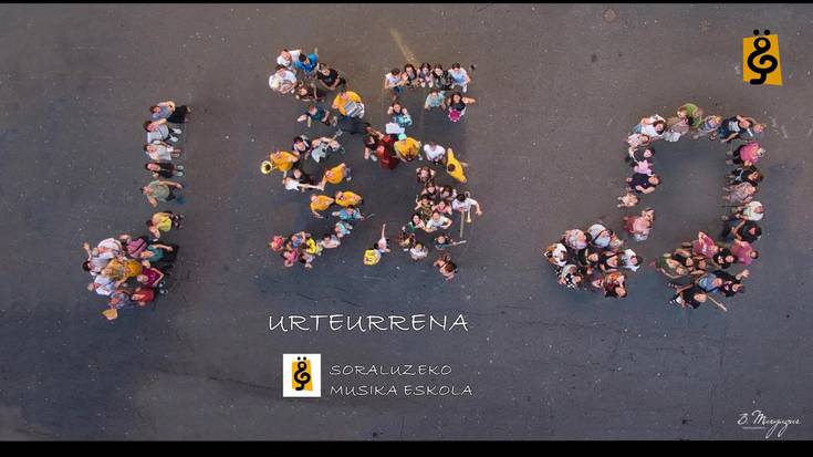Soraluzeko Musika Eskola sortu zutenen testigantzak jaso dituzte ikusentzunezkoan