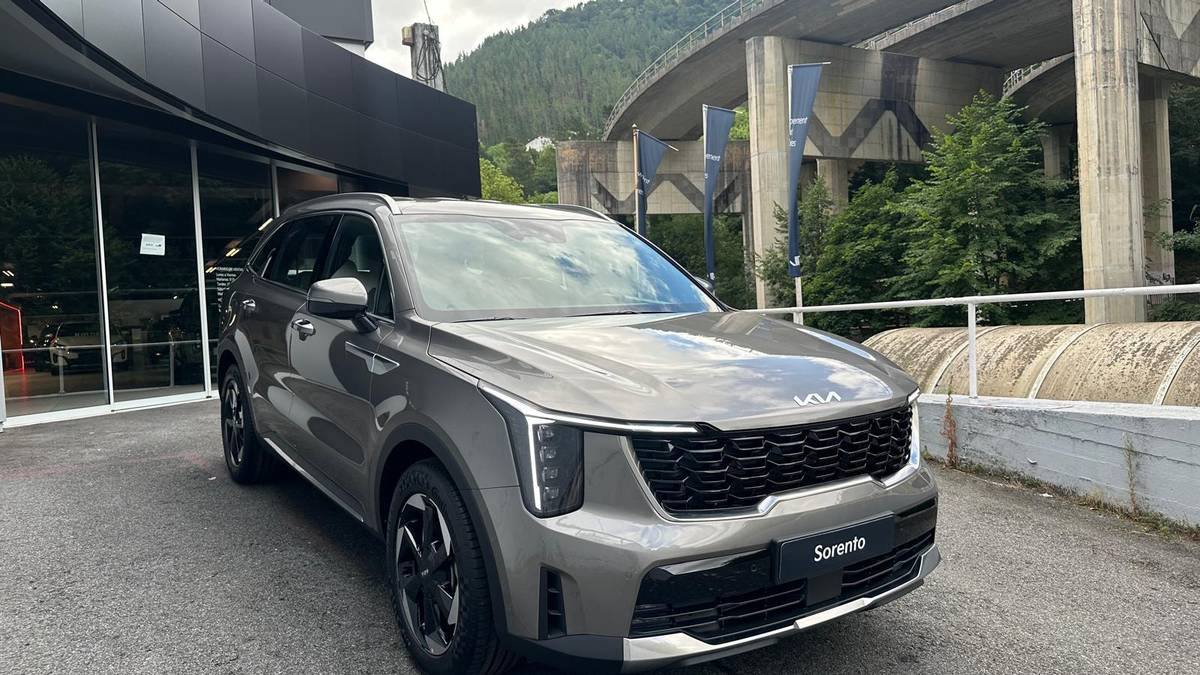 Naia Car: KIA SORENTO, 7 plazako hibrido entxufagarria