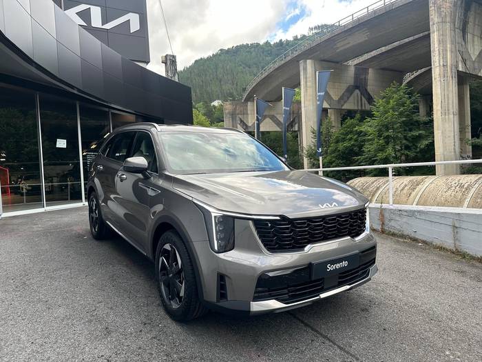 Naia Car: KIA SORENTO, 7 plazako hibrido entxufagarria