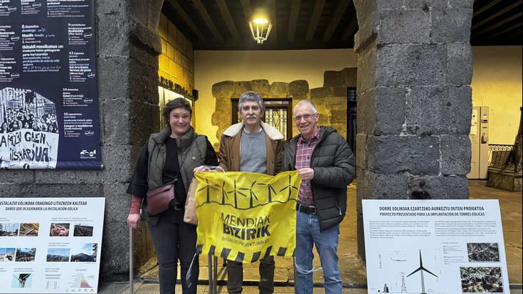 Gaur hitzaldia eta zapatuan mendi martxa izango dira Basalgo zentral eolikoaren kontra