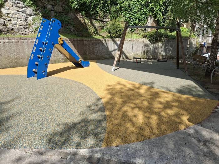 Atxuri eta Estaziñoko haur-parkeetan hobekuntza egin dira azken egunetan