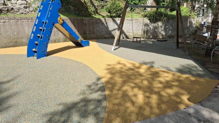 Atxuri eta Estaziñoko haur-parkeetan hobekuntza egin dira azken egunetan