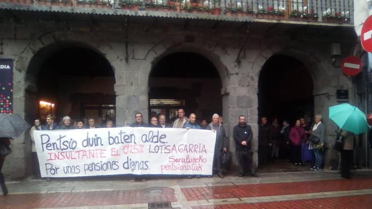 Abenduaren 15ean manifestaziorako deia egin dute