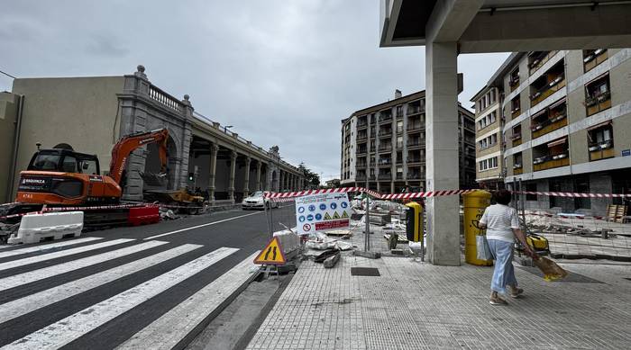 Ekainaren 1etik aurrera, Paseo Estaliaren ondoan behin-behinean egokitutako oinezkoen pasabideak itxiko dira, oinezkoen segurtasuna bermatzeko