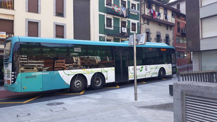 Lurraldebusek indartu egin du Eibar eta Bergara arteko gaueko autobus zerbitzua jaietarako