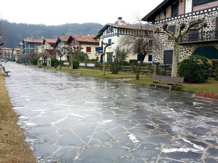 " 'Ohiko susmagarria' Deban"