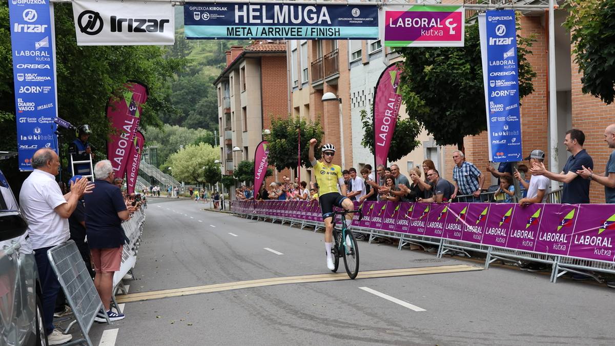 Eñaut Urkaregik irabazi du Mendaron jokatu duten Gipuzkoako Itzuliko lehenengo etapa