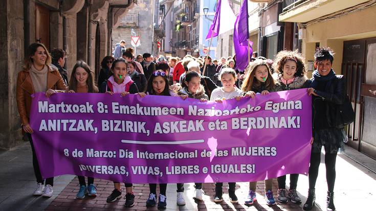 Jendetza eta "emozioa" berdintasunaren aldeko kalejiran