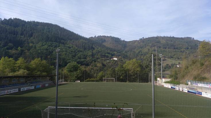 Futbol zelaiko argiteria zaharberritzeko lanak