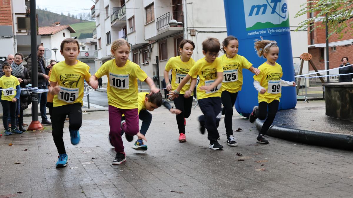 Haur Krosa eta San Silbestre lasterketa antolatu ditu abendurako Mendaroko Txirrindulari Elkarteak